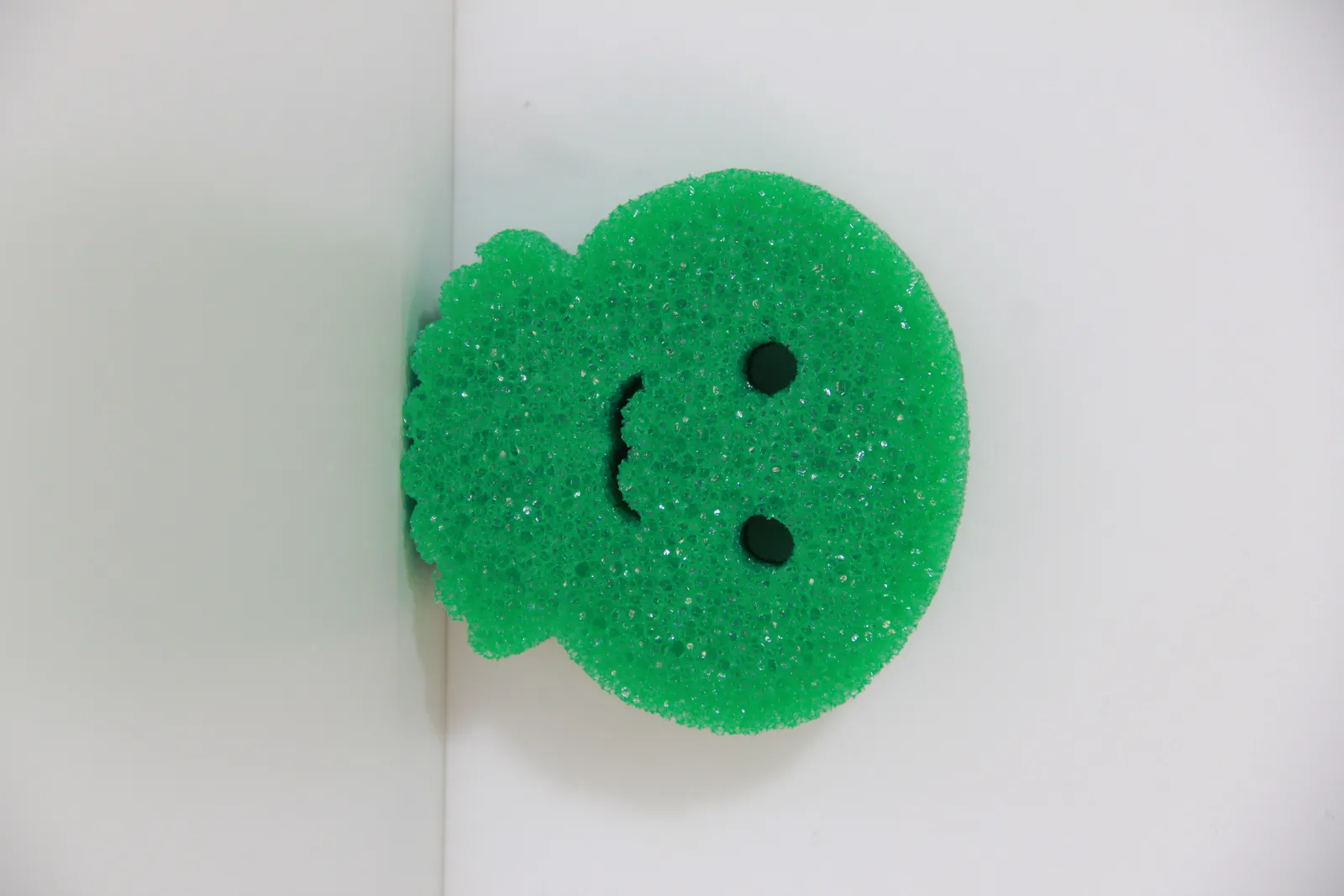 Temperature Scrub Sponge Smiley Face Green